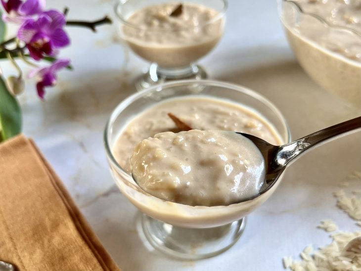 Arroz de leite doce servido.