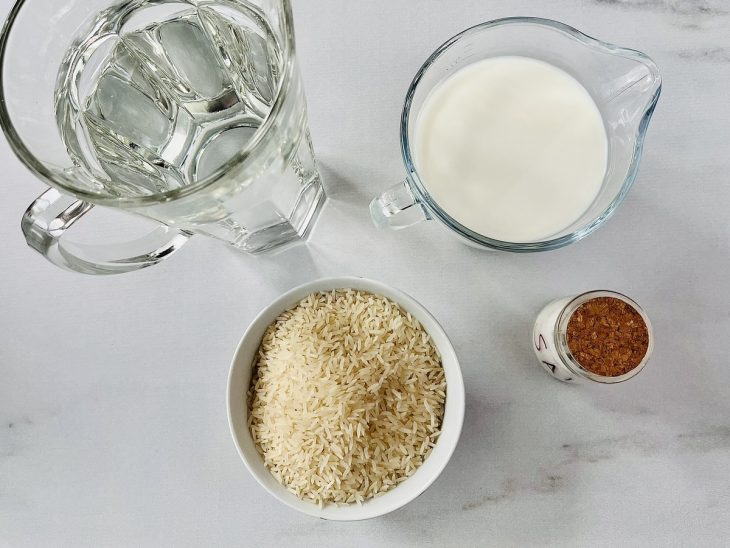 Ingredientes separados sobre a bancada.