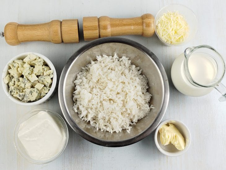 Ingredientes reunidos na bancada.