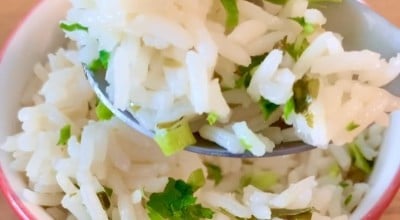 Arroz de salsa e cebolinha
