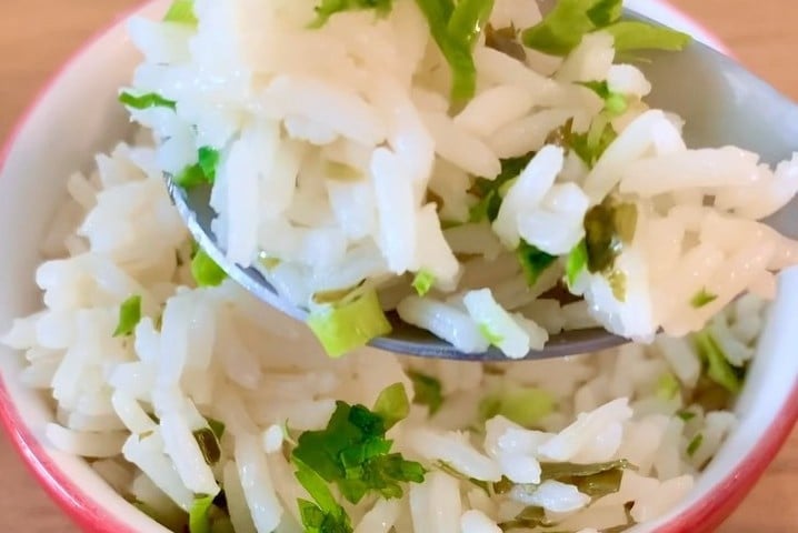 Arroz de salsa e cebolinha