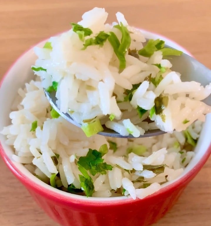 Arroz de salsa e cebolinha