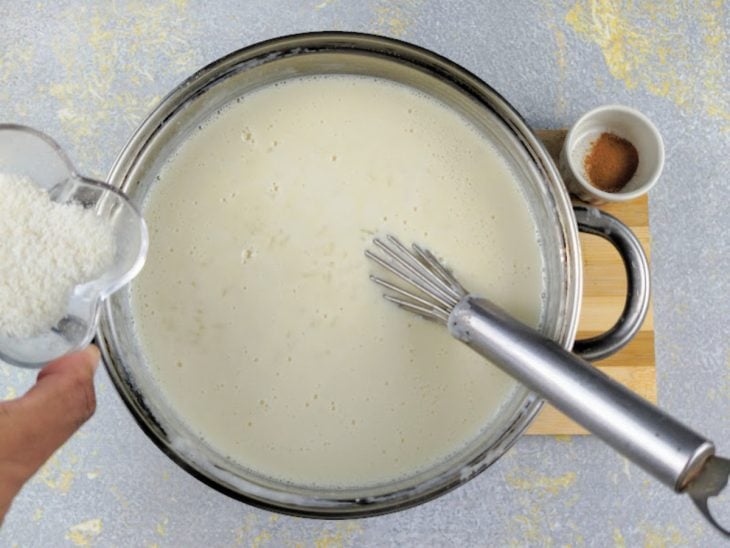 arroz-doce cozinhando