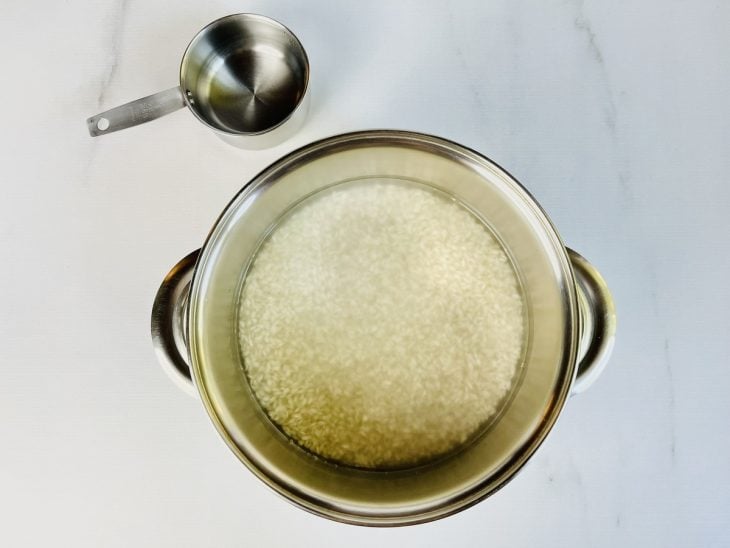 arroz cozinhando na panela