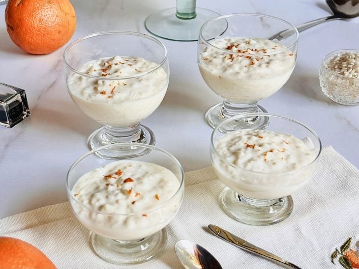 arroz-doce italiano servido em taças
