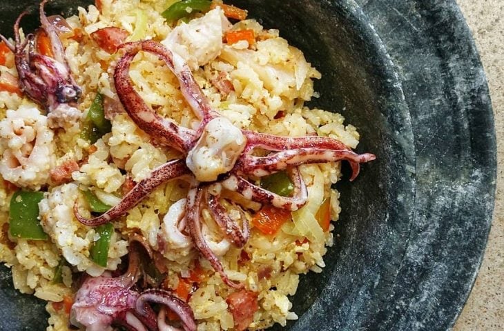 Arroz frito de legumes com lula