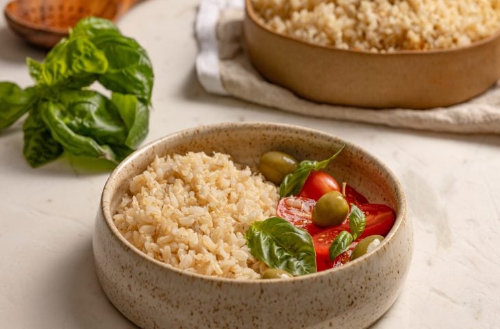 Arroz integral na panela de pressão