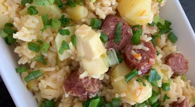 Arroz na pressão com batatas e linguiça