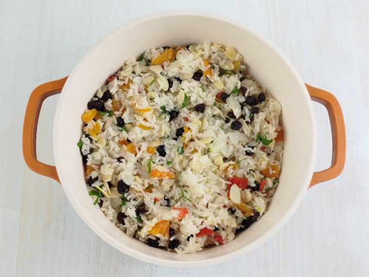 Na panela, os ingredientes misturados.