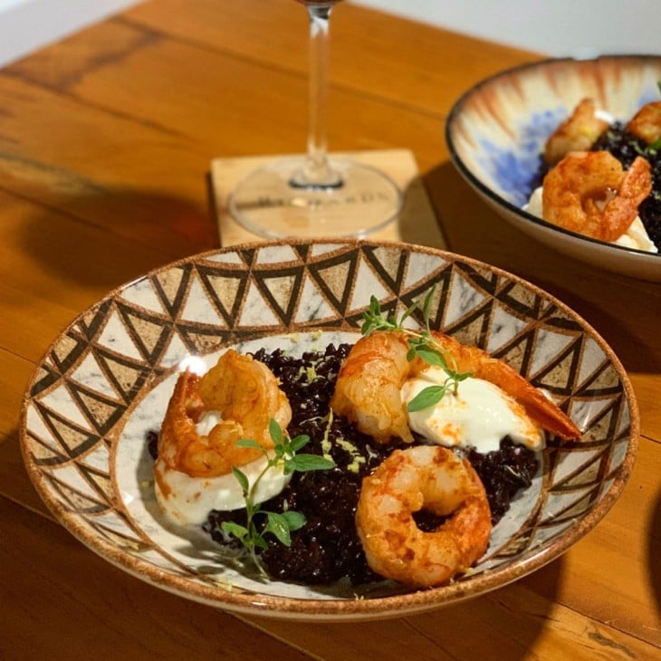 Arroz negro com camarão