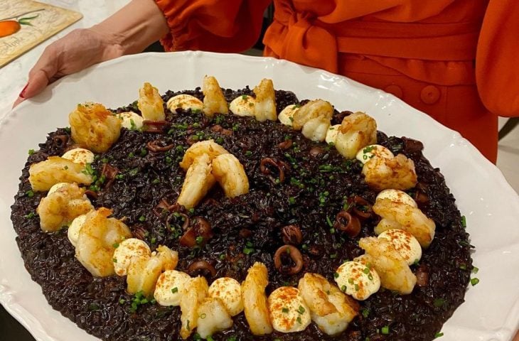 Arroz negro com frutos do mar