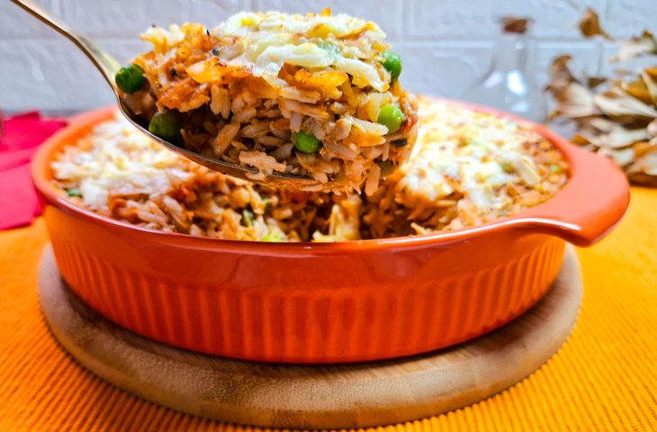 Arroz temperado com frango desfiado