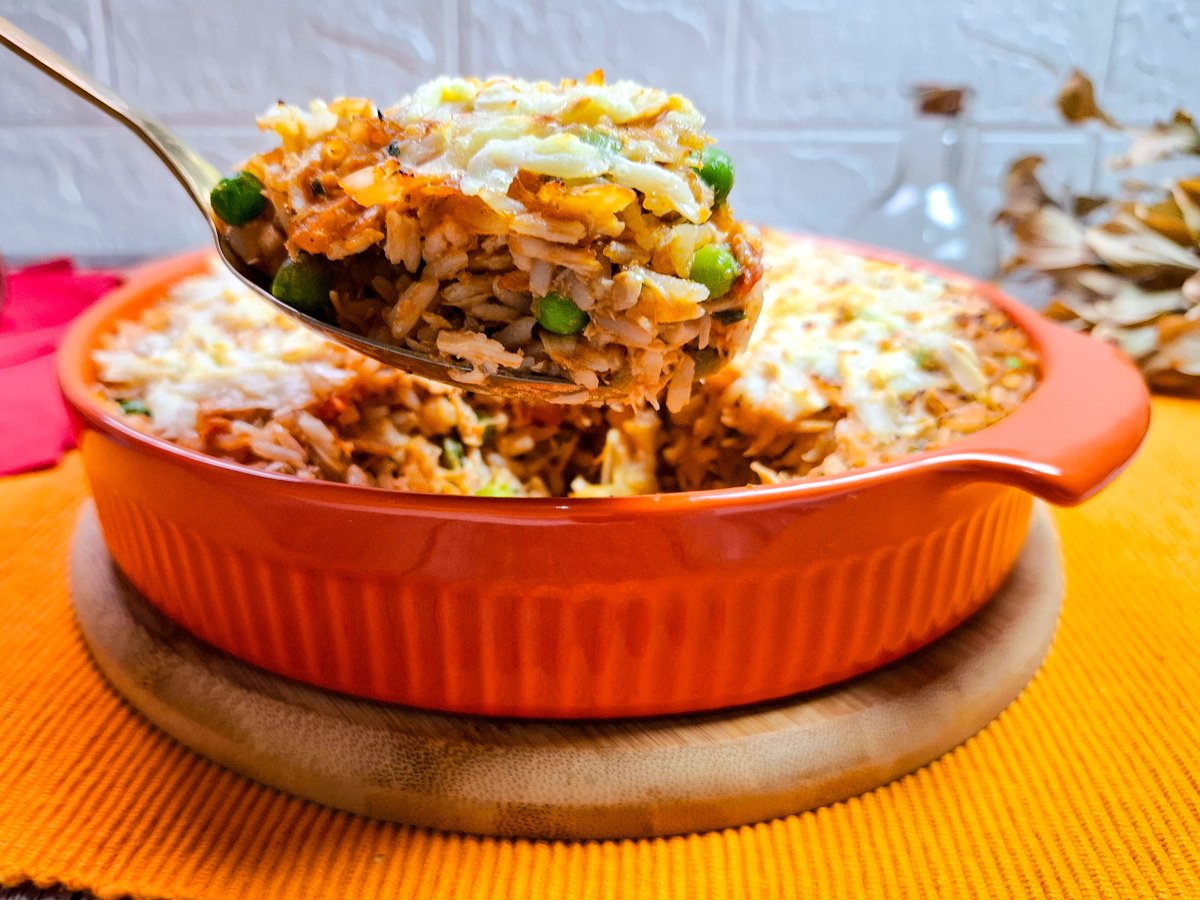 Arroz temperado com frango desfiado
