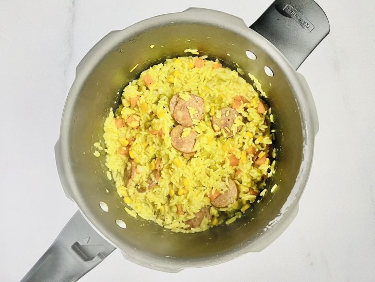arroz cozido depois de 3 minutos na pressão.