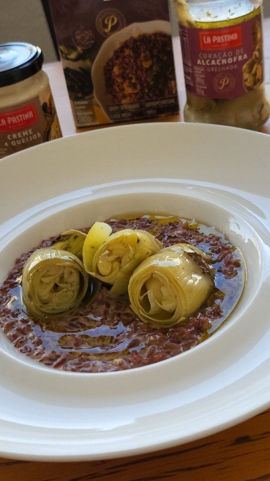 Arroz vermelho com creme de queijos trufado