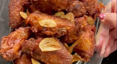 Asa de frango e alho frito