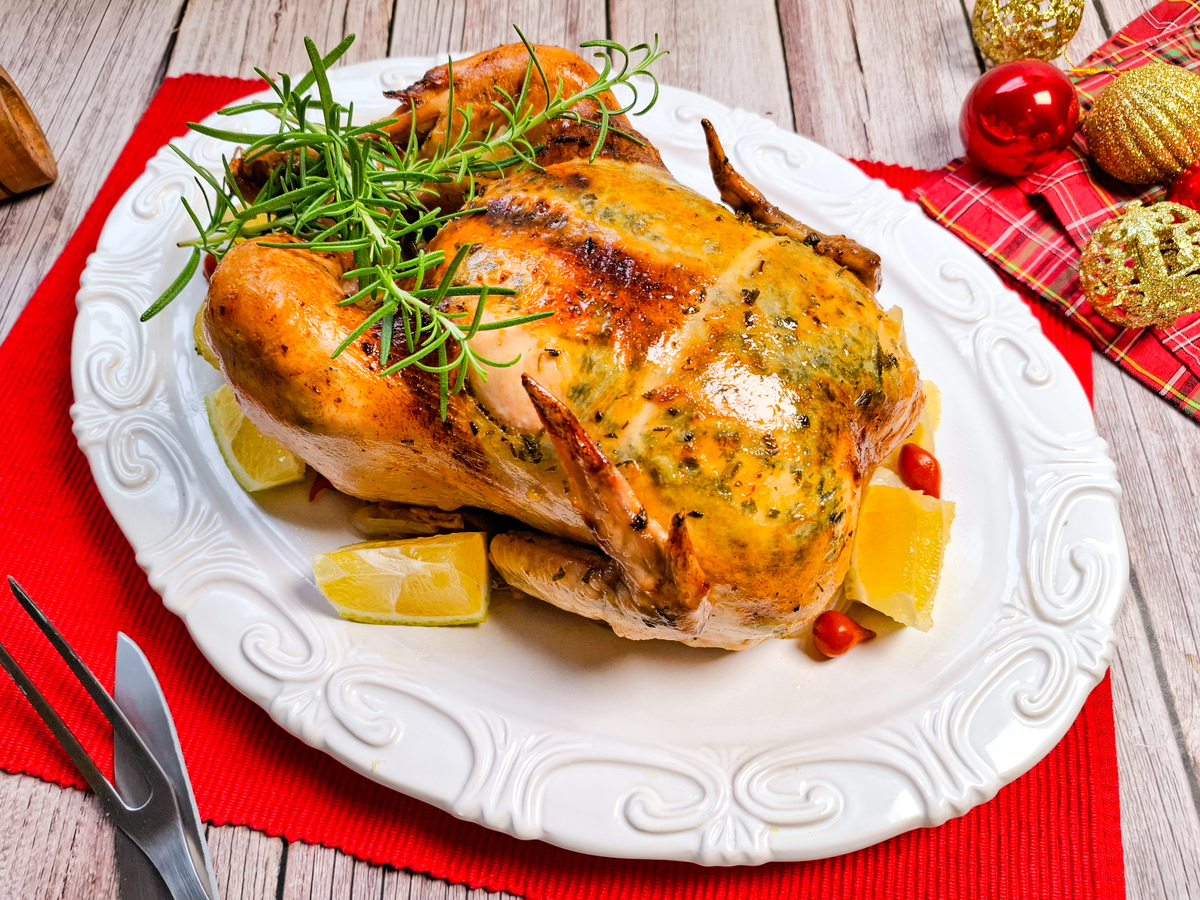 Ave natalina com manteiga de ervas