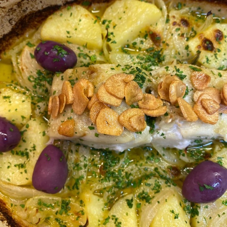 Bacalhau assado com batatas