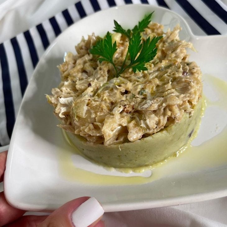 Bacalhau com batata-doce e alho-poró