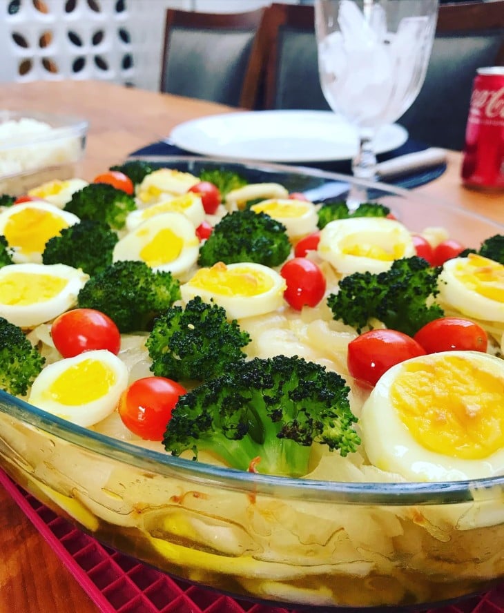 Bacalhau desfiado com legumes