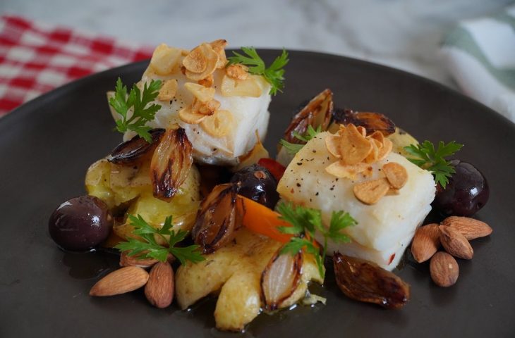 Bacalhau no forno com cebolas caramelizadas