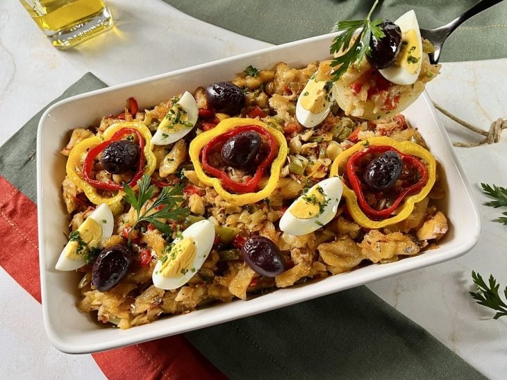 Refratário com bacalhoada portuguesa à moda brasileira.