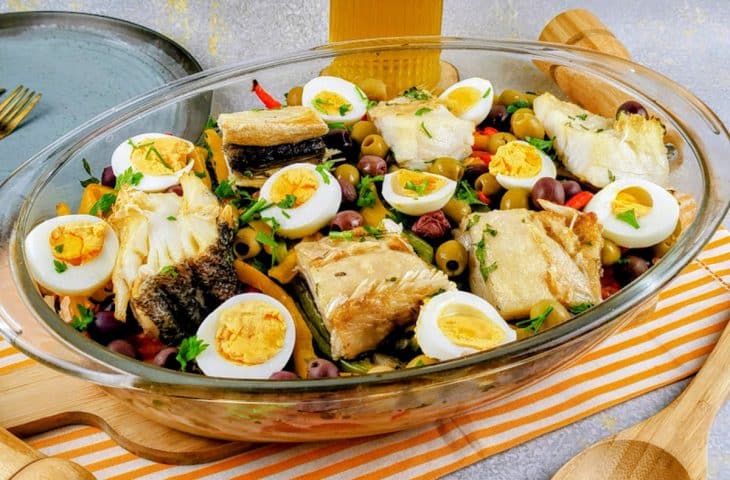 Bacalhoada portuguesa no forno
