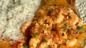 Badejo à dorê com molho de camarão