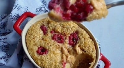 Baked oats de banana e framboesa