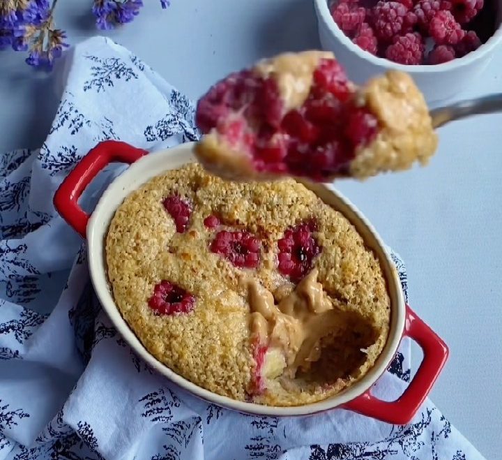 Baked oats de banana e framboesa