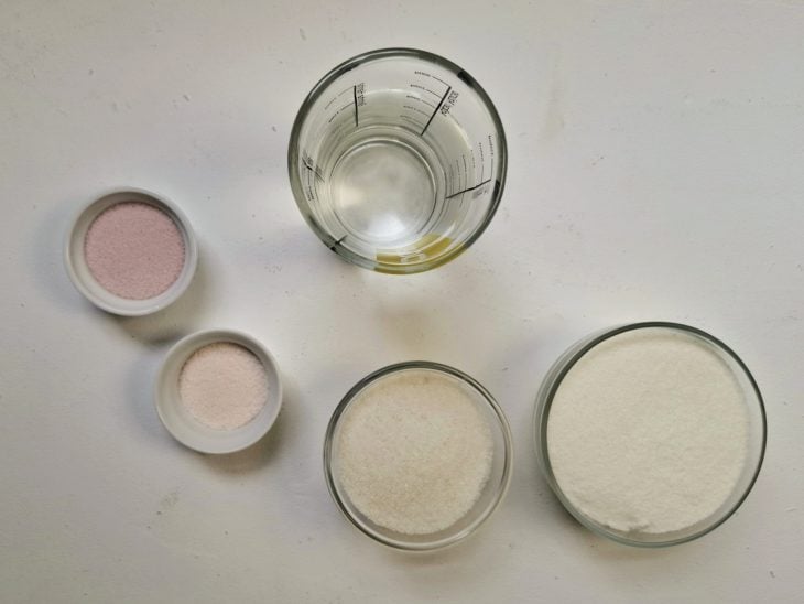 Ingredientes para a receita de bala de goma.