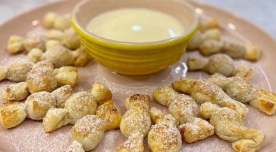 Balas de goiabada com molho de queijo