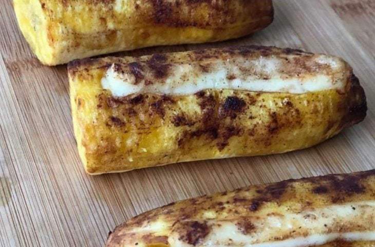 Banana-da-terra com queijo e canela