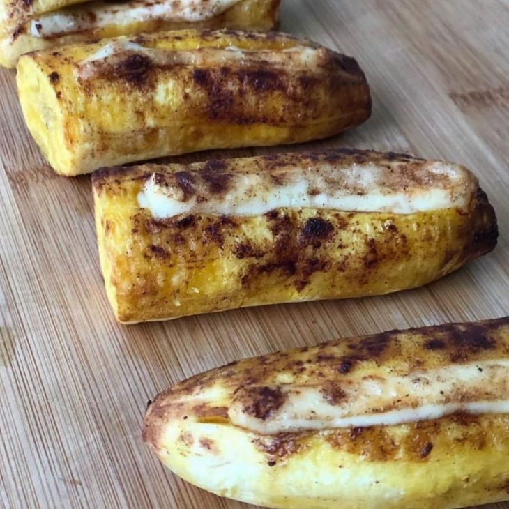 Banana-da-terra com queijo e canela