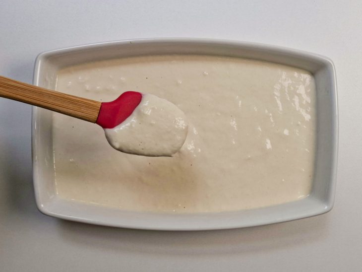 Farinha de trigo misturada com a água.