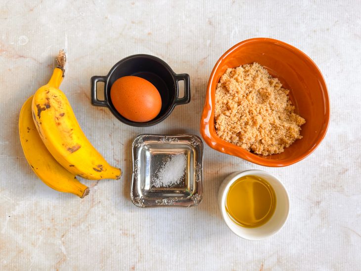 Ingredientes reunidos na bancada.