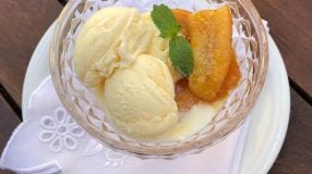 Banana flambada com sorvete