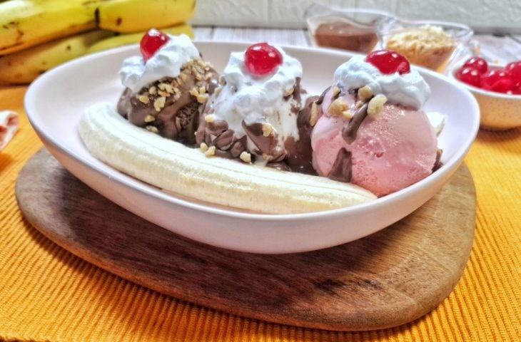 Banana split fácil e rápida
