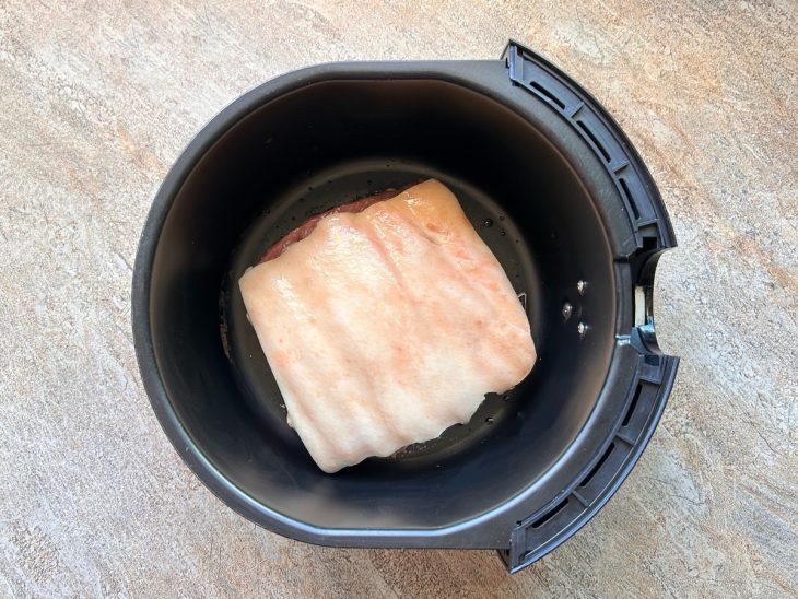Barriga tirada da air fryer após trinta minutos.