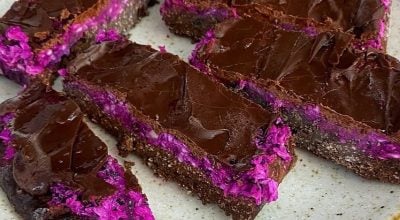Barrinha de proteina de pitaya com chocolate