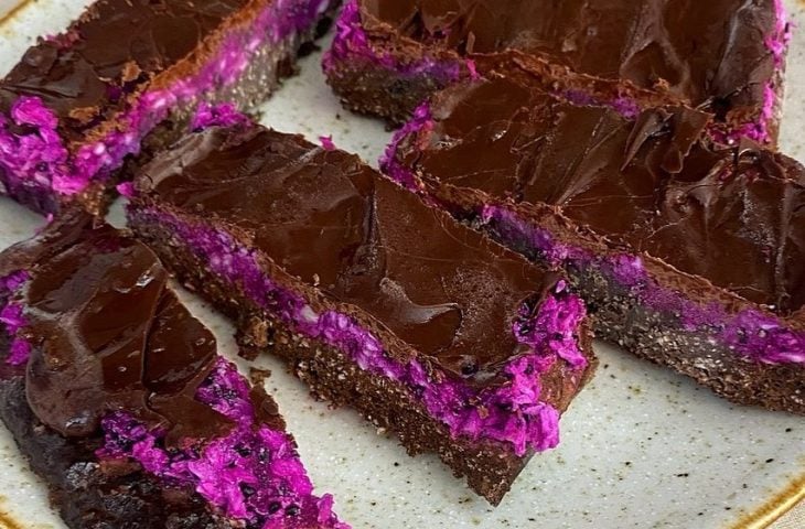 Barrinha de proteina de pitaya com chocolate
