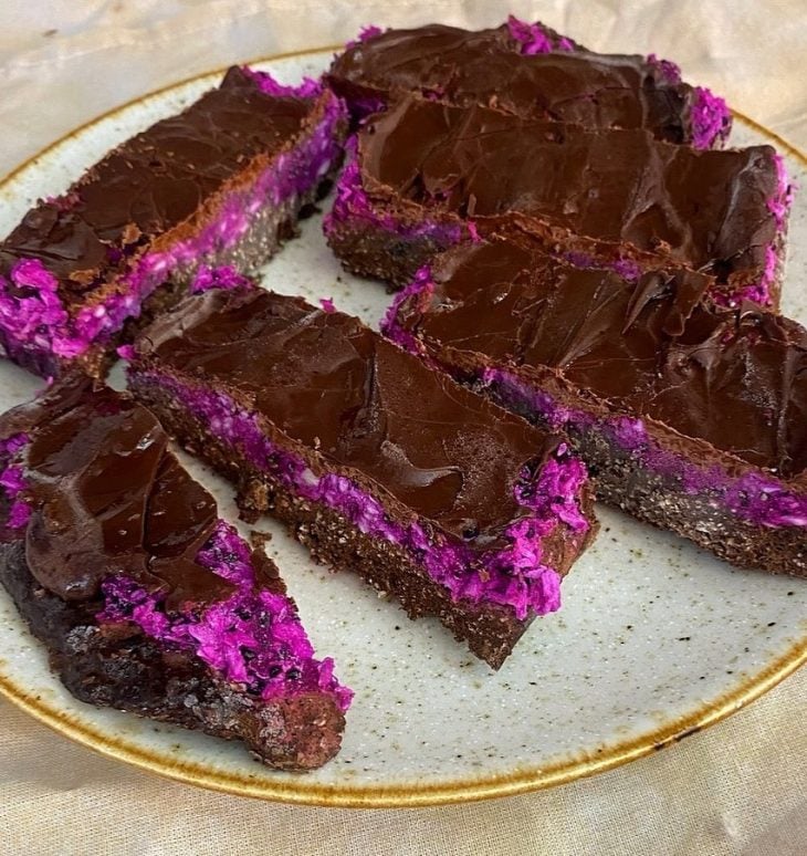 Barrinha de proteina de pitaya com chocolate