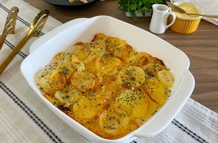 Batata assada no forno simples