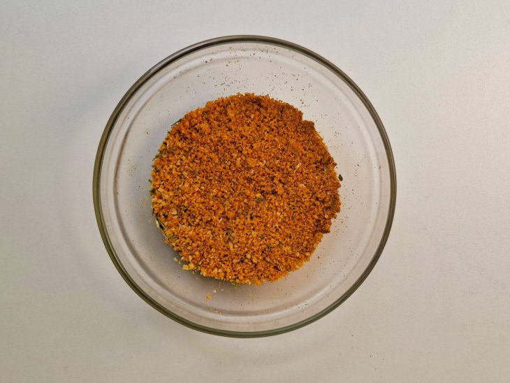 Temperos batidos numa tigela.