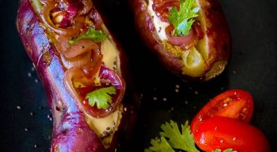 Batata-doce recheada com queijo e cebola caramelizada