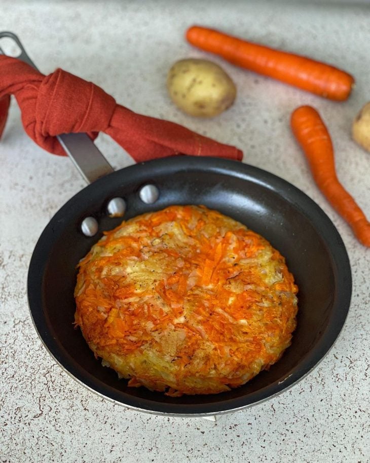 Batata e cenoura rosti com queijo