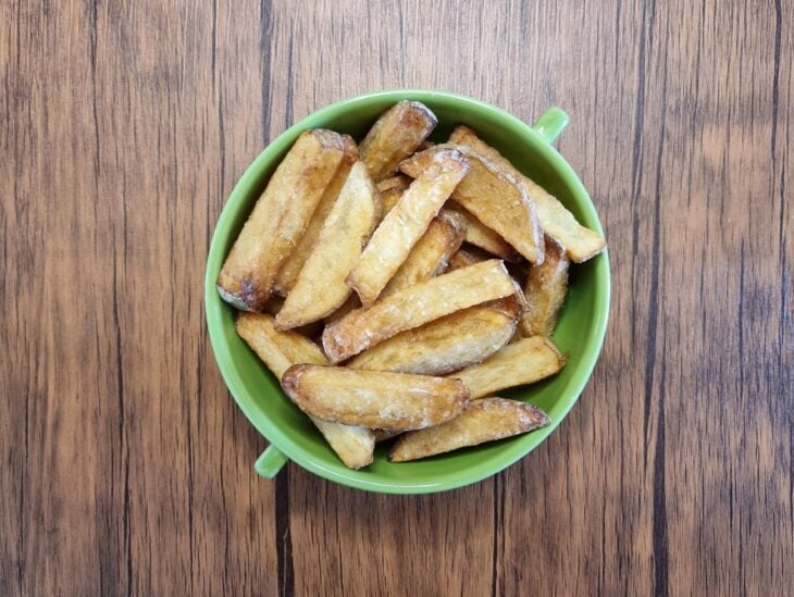 Batatas fritas sequinhas e crocantes - Receita Petitchef