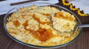 Batata gratinada com creme de frango cremoso