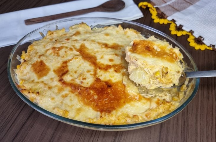 Batata gratinada com creme de frango cremoso