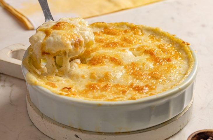 Batata gratinada com molho branco